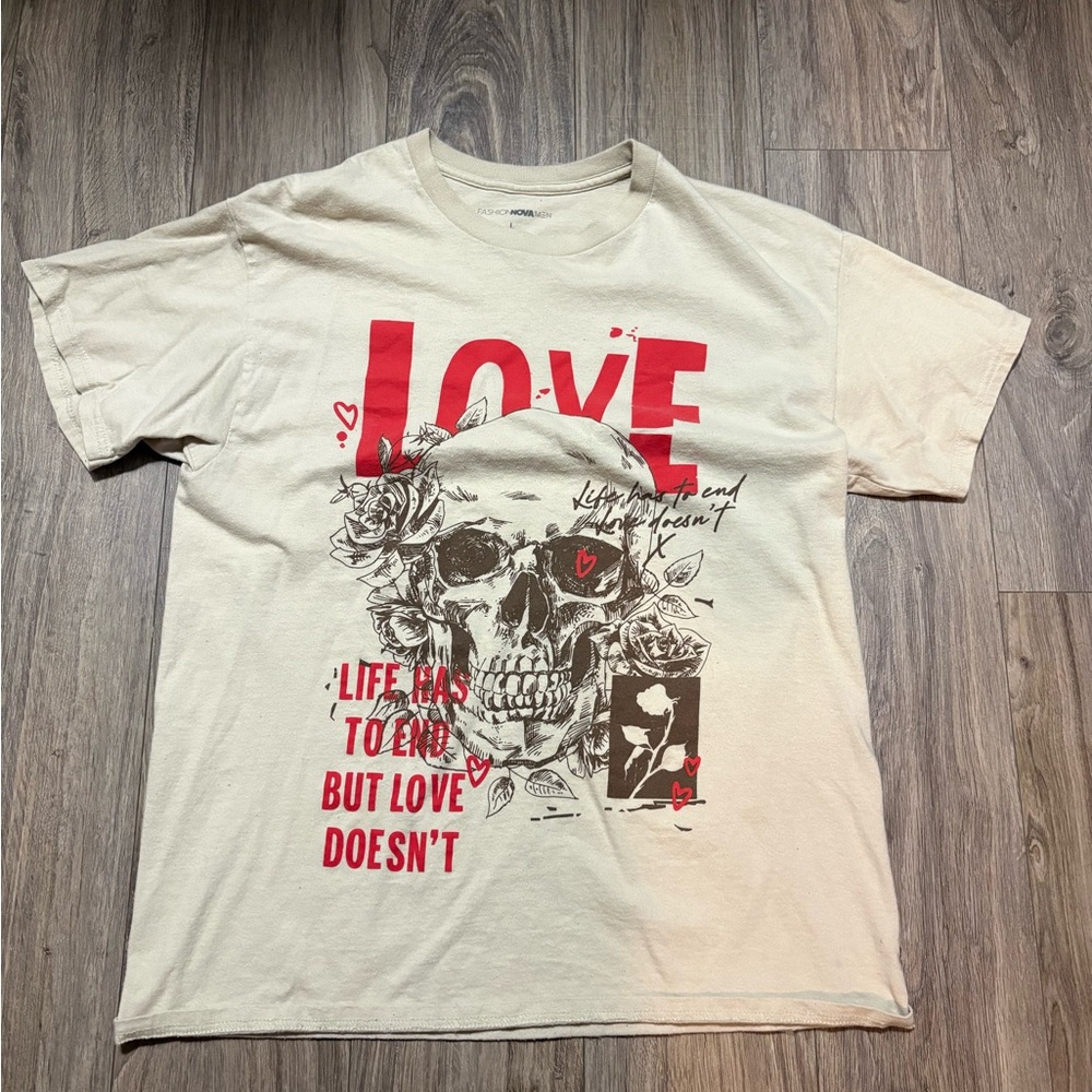 Fashion Nova Red and Cream Skull Graphic Men's T-Shirt